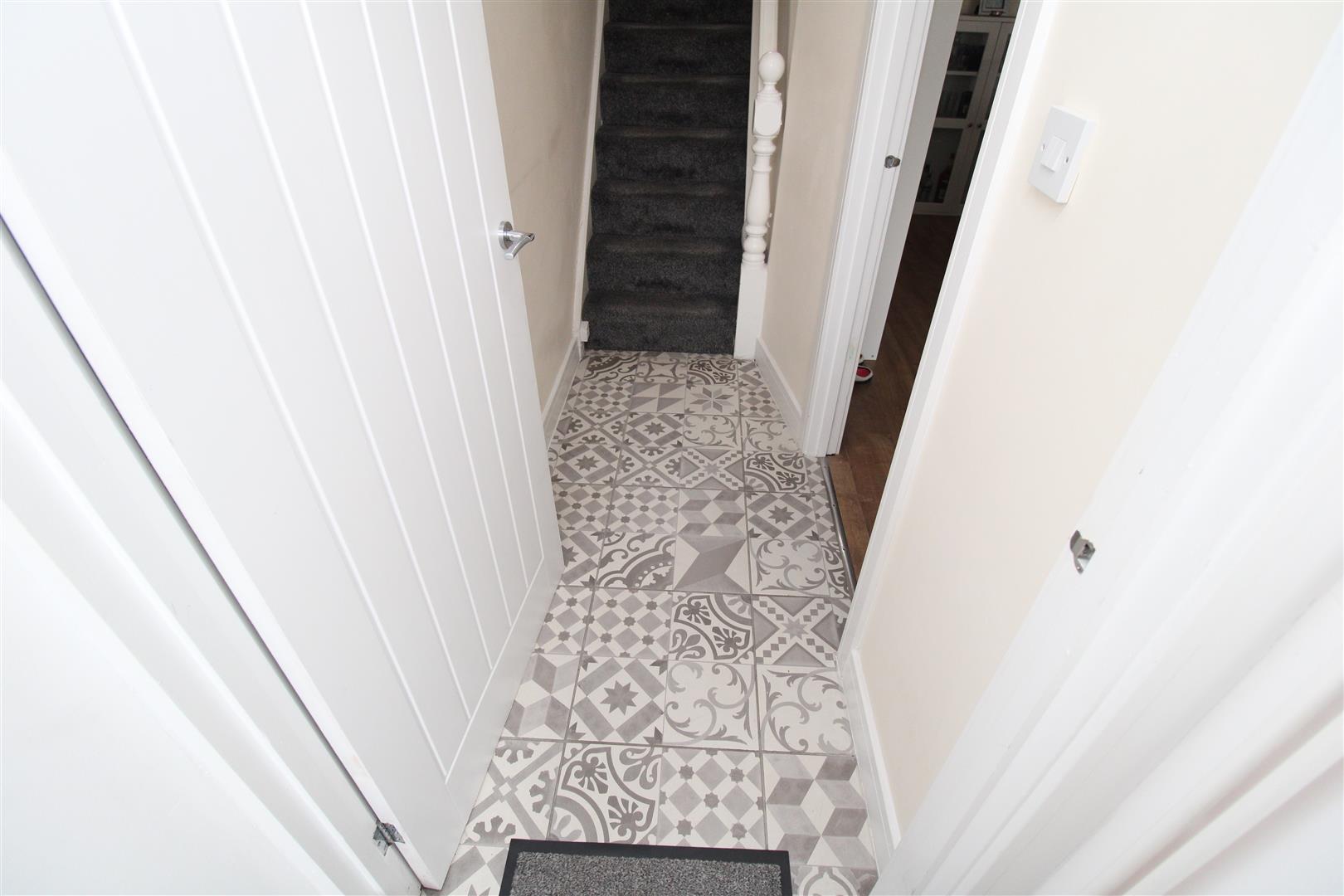 house - terraced for rent charles street