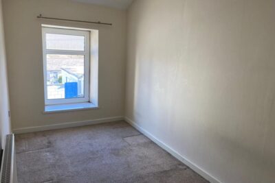 house - terraced for rent high street