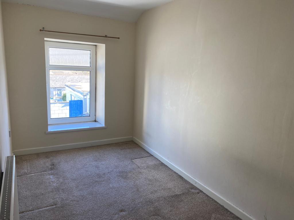 house - terraced for rent high street