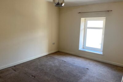 house - terraced for rent high street