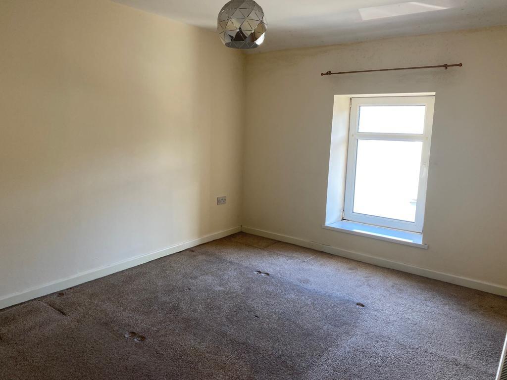 house - terraced for rent high street