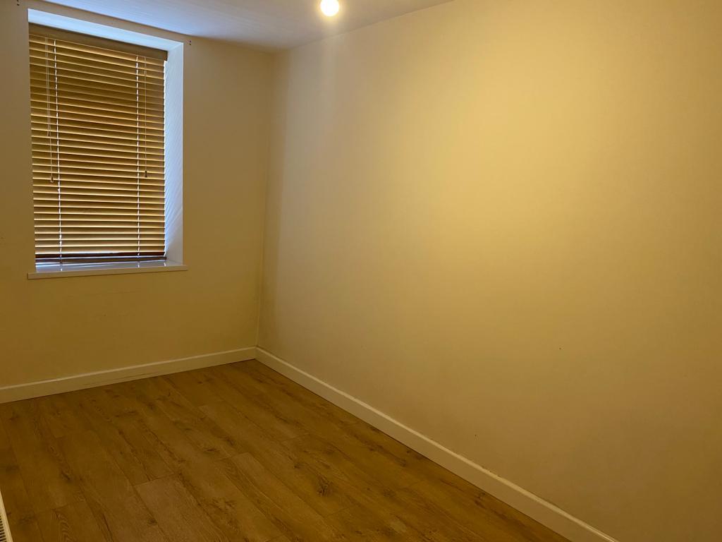 house - terraced for rent high street