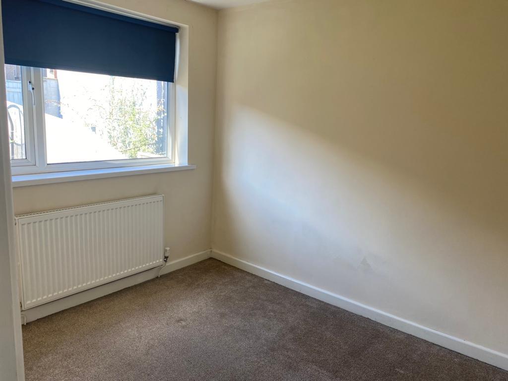 house - terraced for rent high street