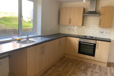 house - terraced for rent high street