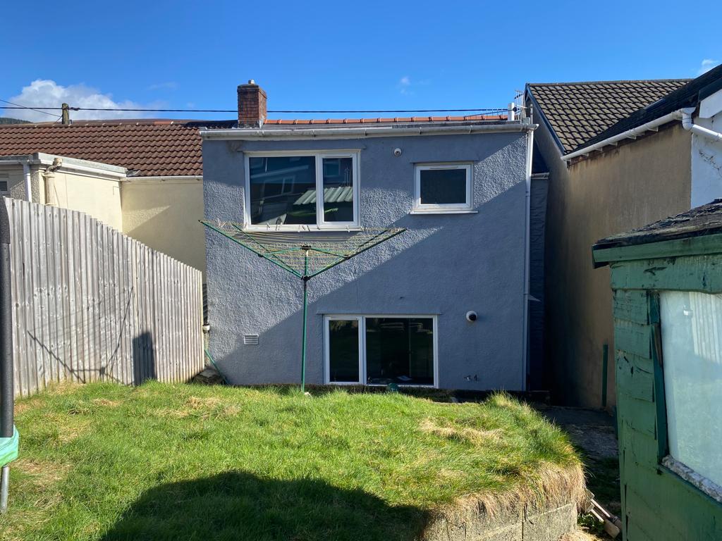 house - terraced for rent high street