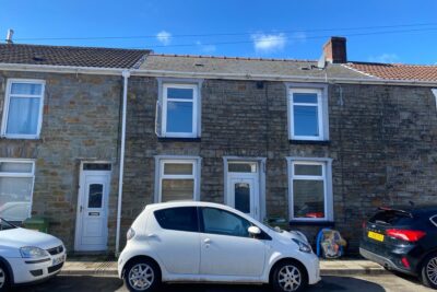 house - terraced for rent high street