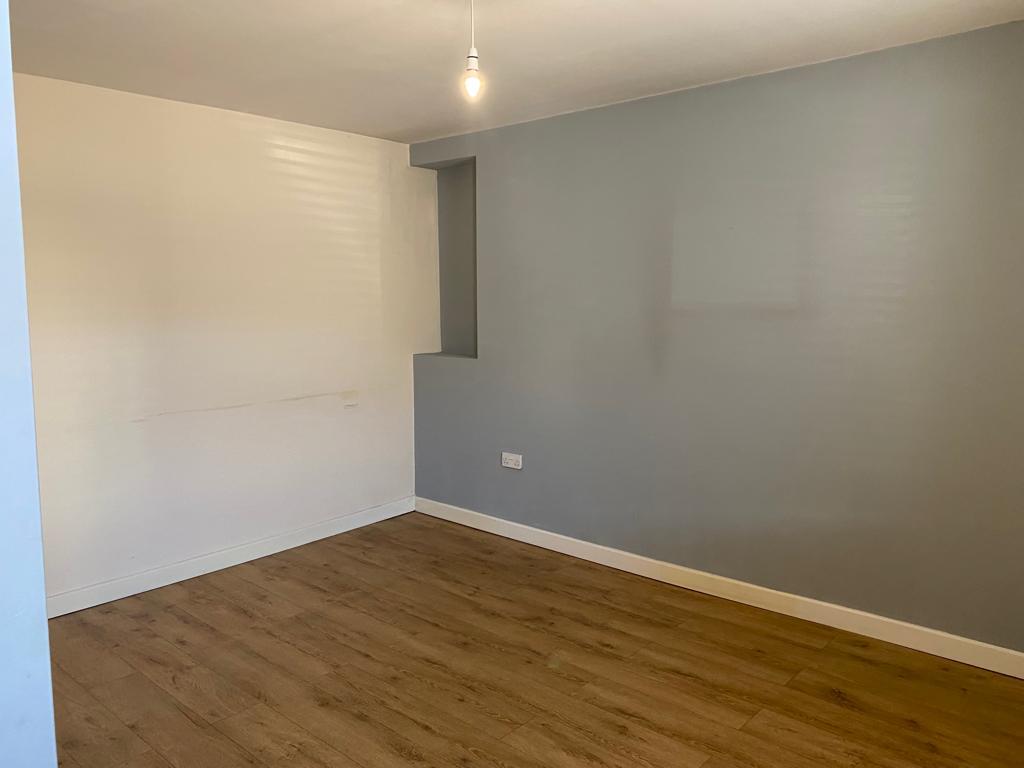 house - terraced for rent high street