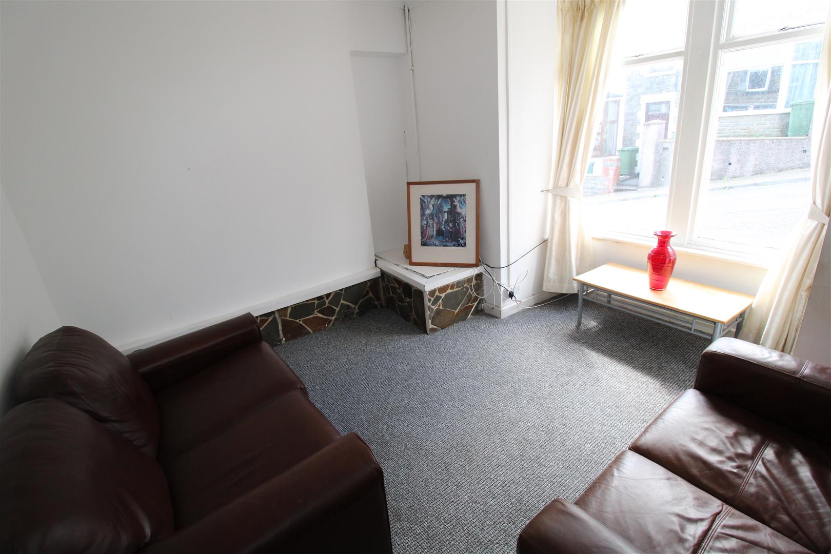 house - terraced for rent stow hill