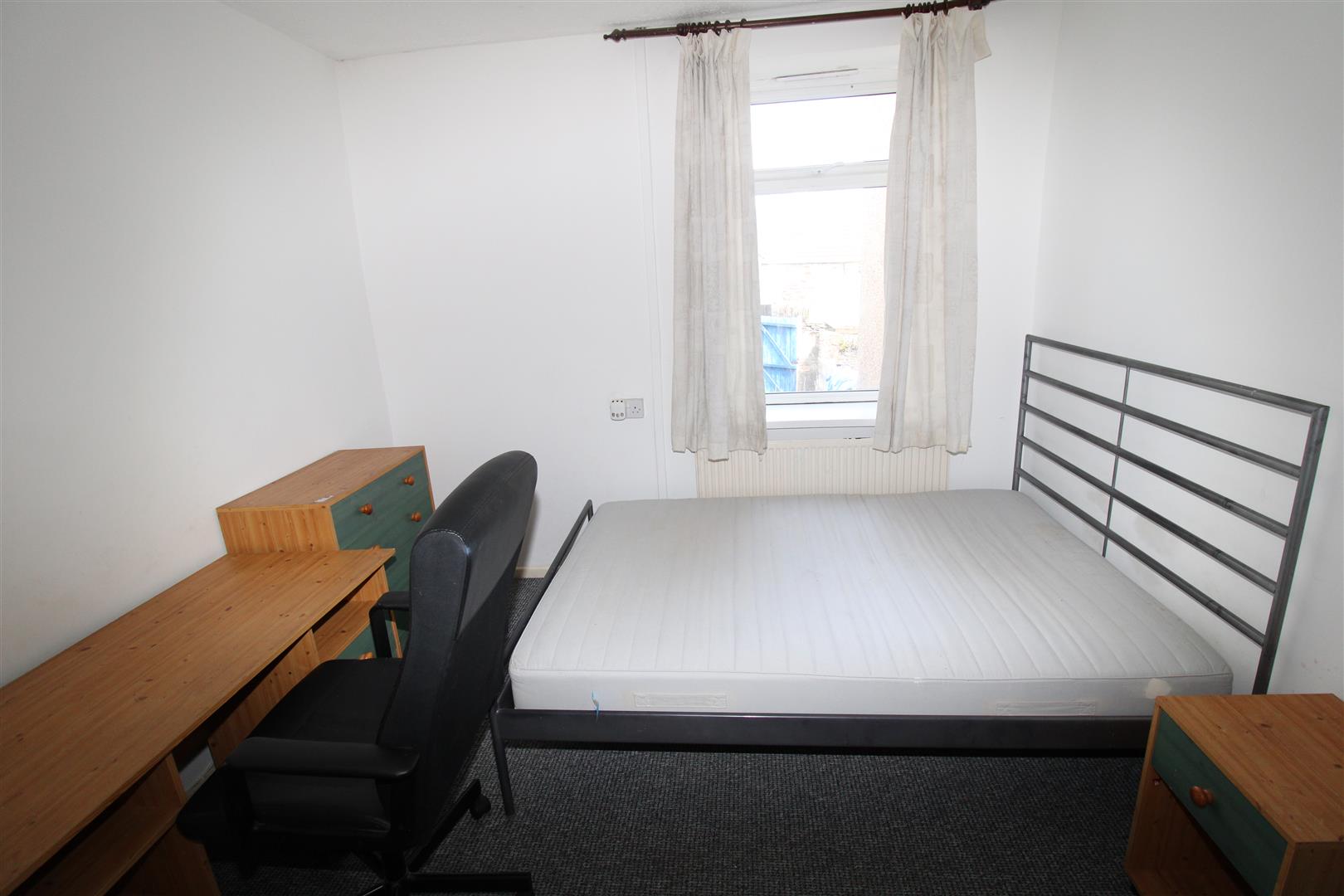 house - terraced for rent stow hill