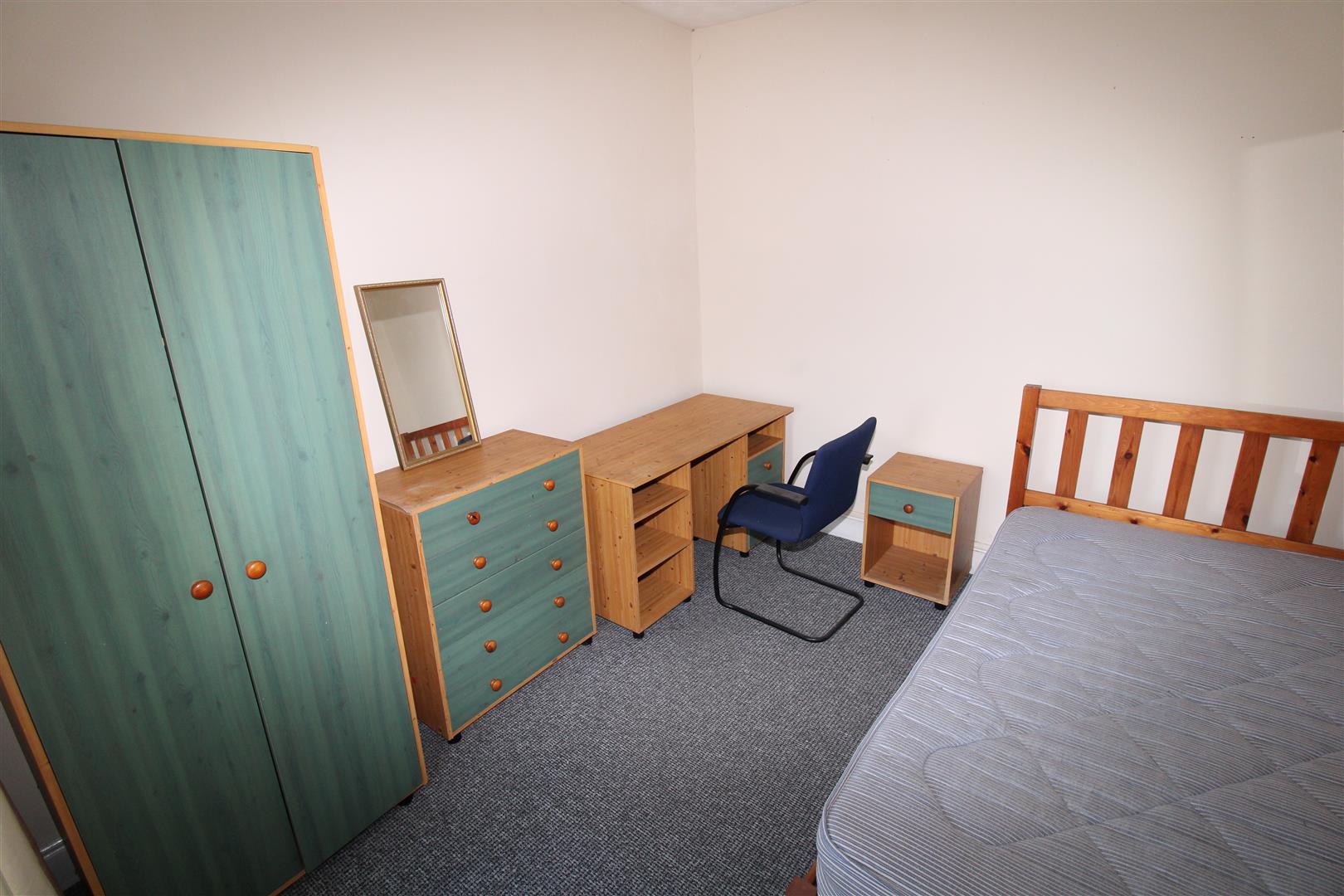 house - terraced for rent stow hill