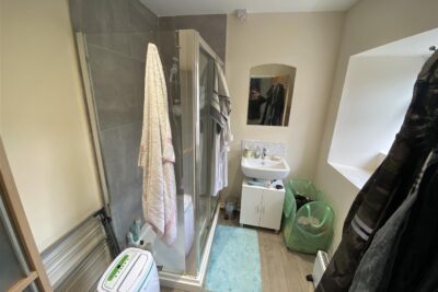 flat for rent wood road