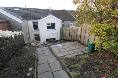 house - terraced for rent clydach road