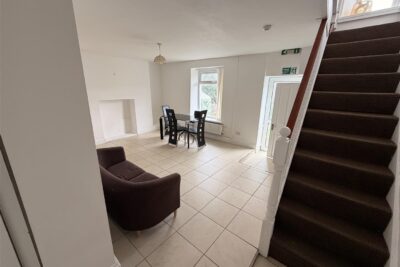 house - terraced for rent wood road