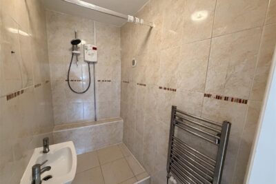 house - terraced for rent wood road