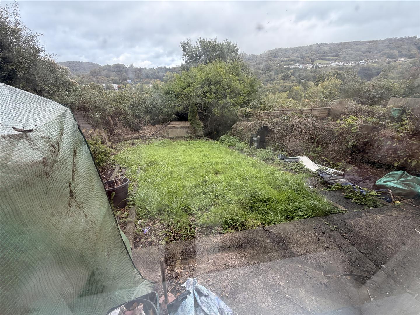 house - terraced for rent wood road