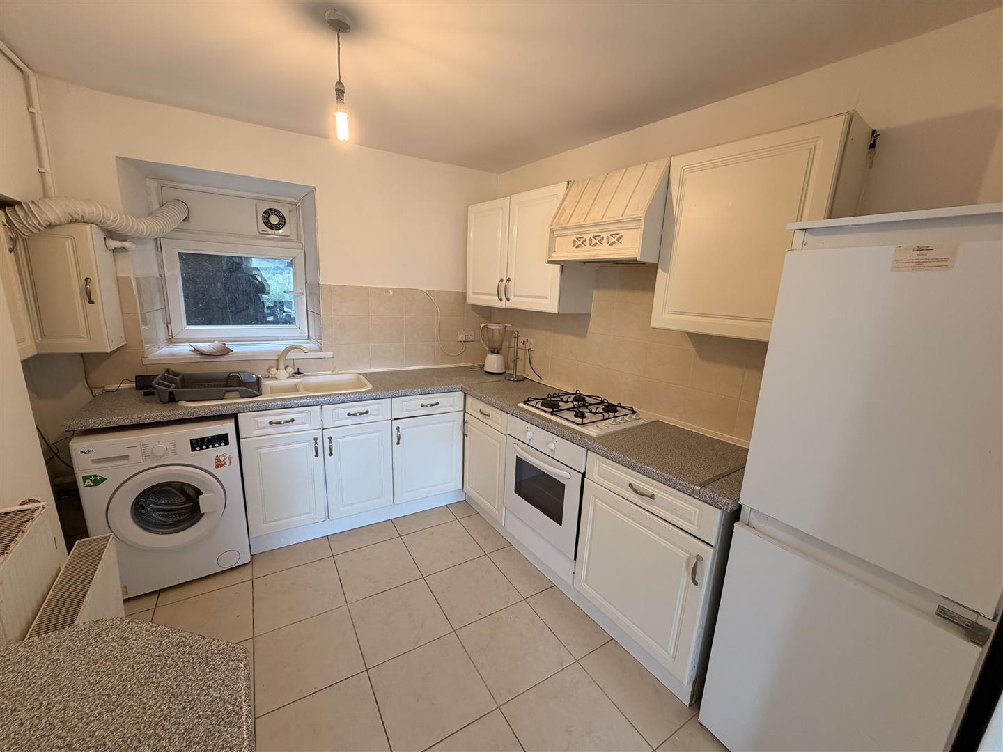 house - terraced for rent wood road