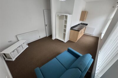 house - terraced for rent wood road