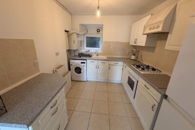 house - terraced for rent wood road