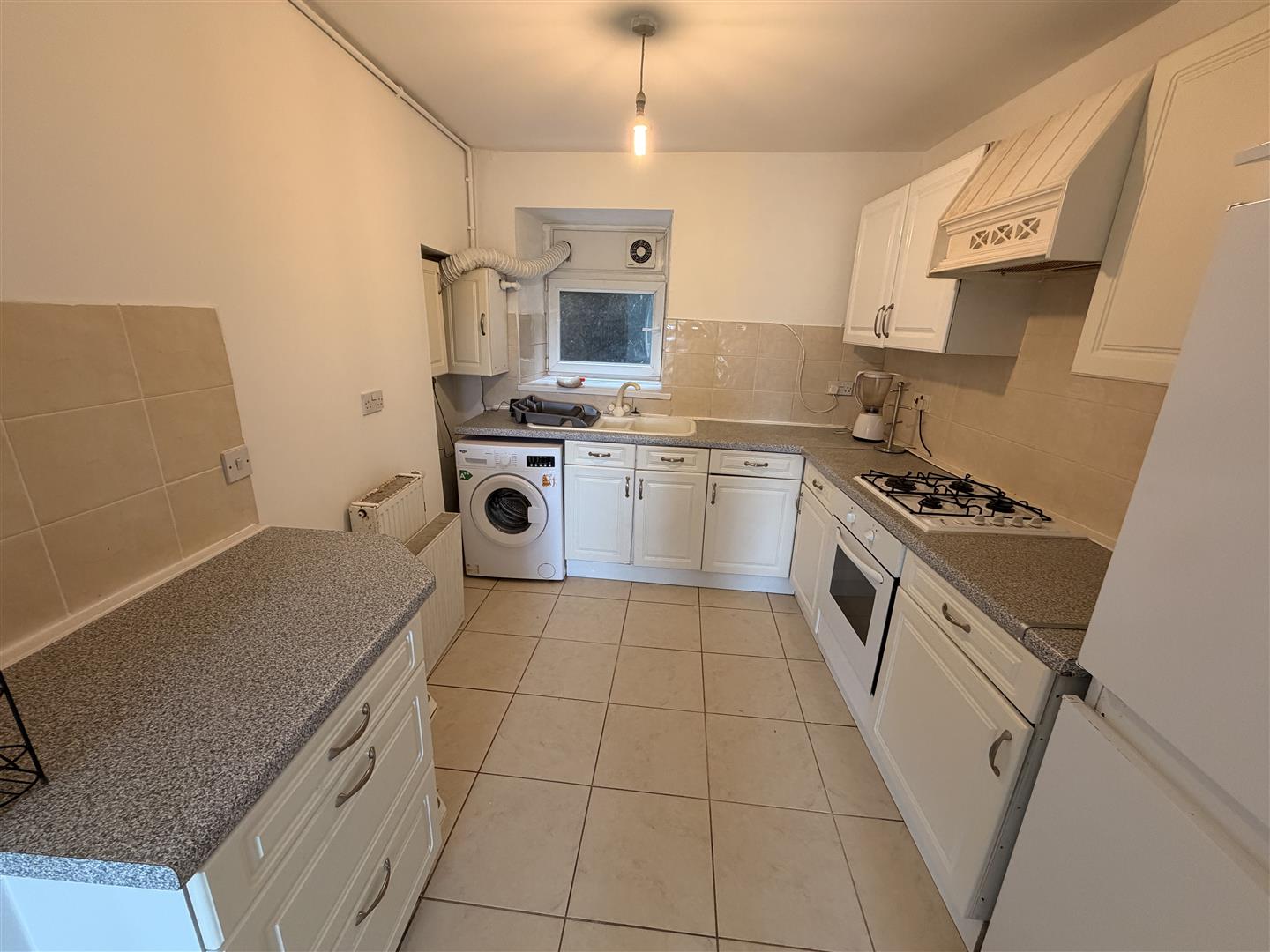 house - terraced for rent wood road