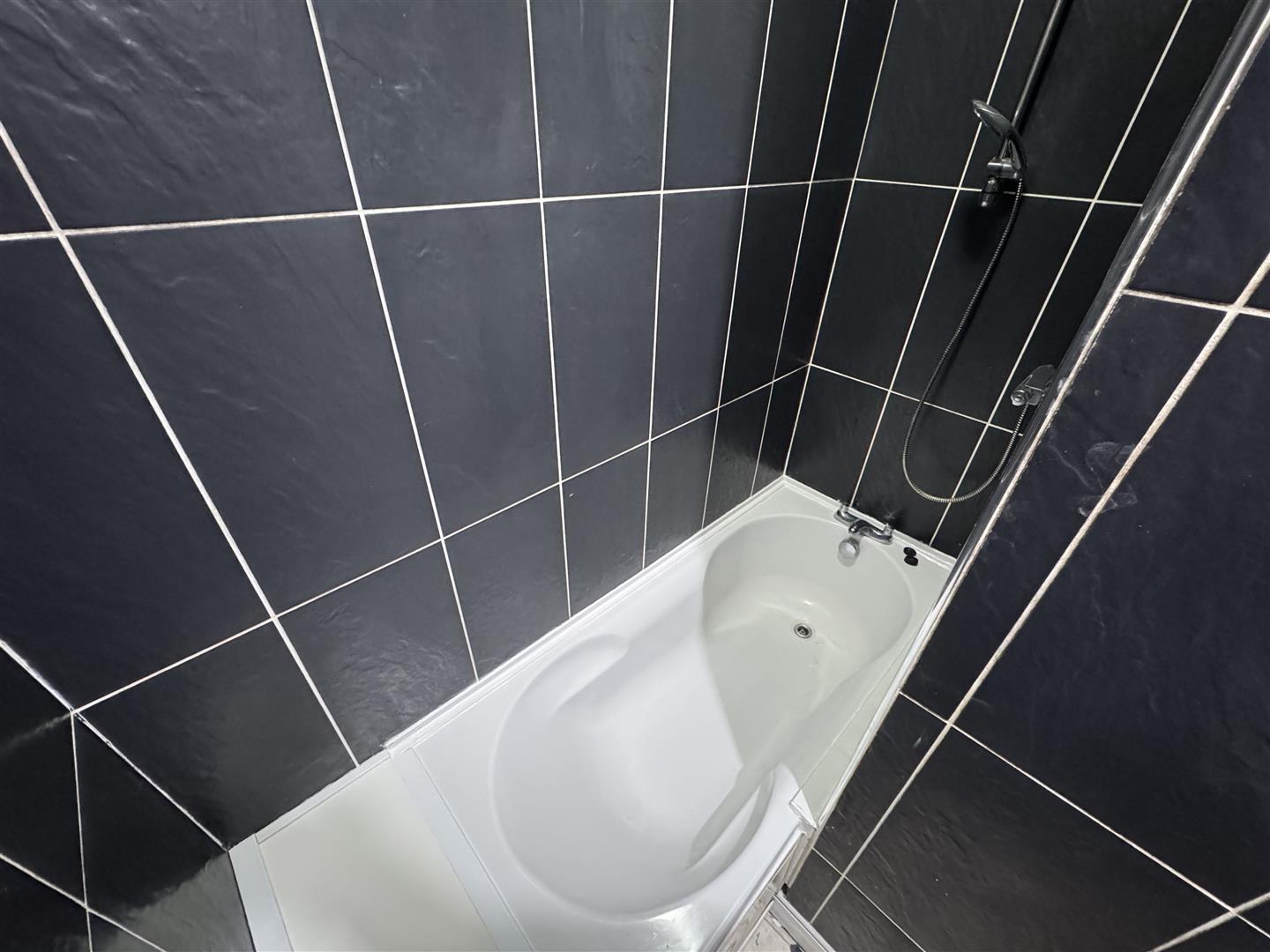 house - terraced for rent wood road