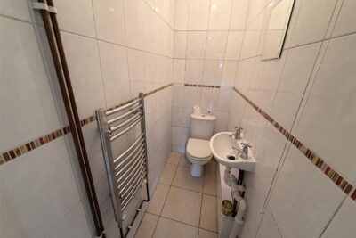 house - terraced for rent wood road