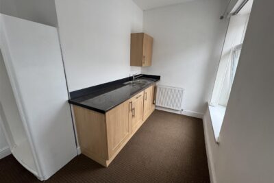 house - terraced for rent wood road