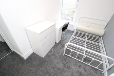 house - terraced for rent laura street