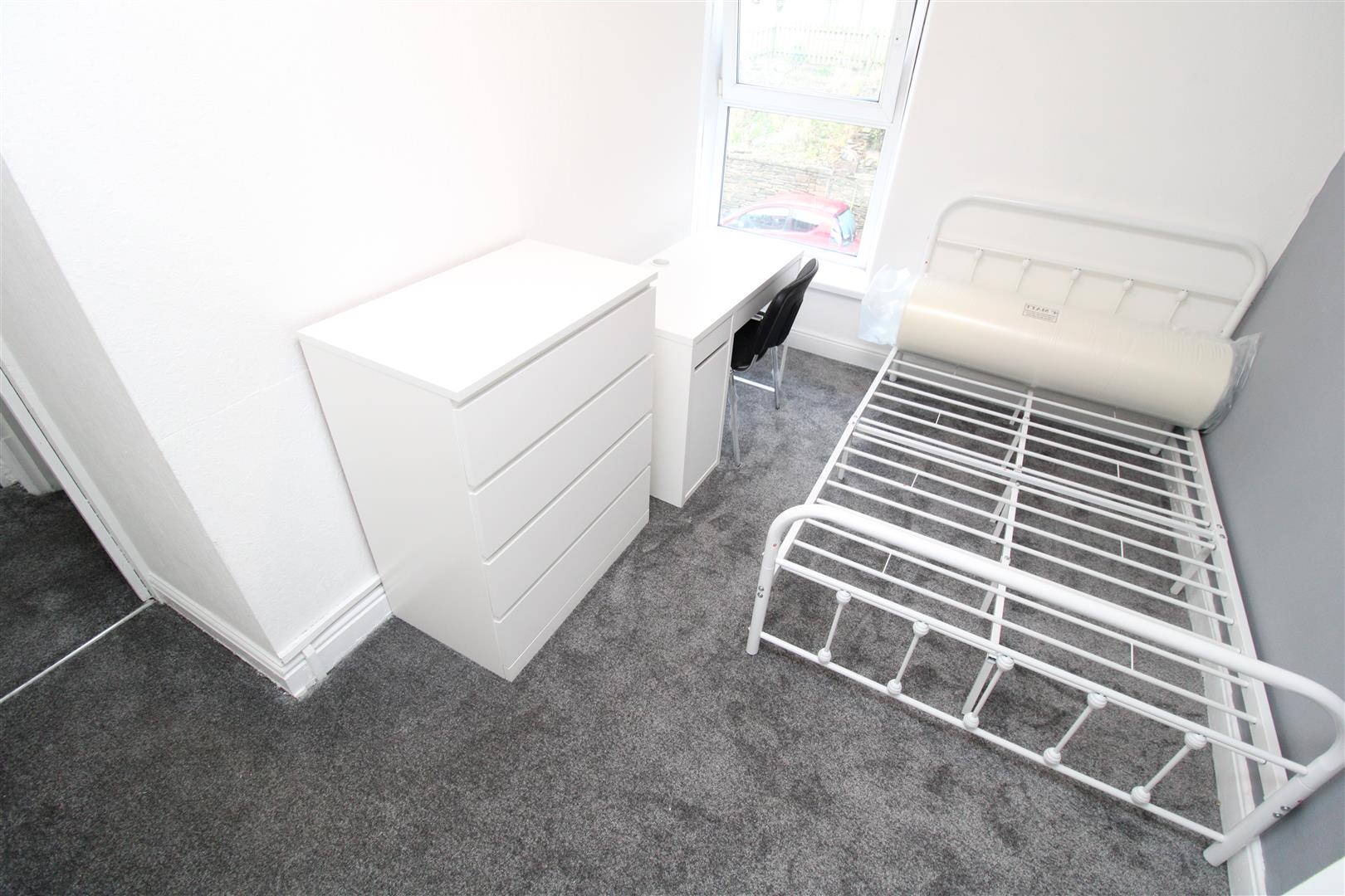 house - terraced for rent laura street