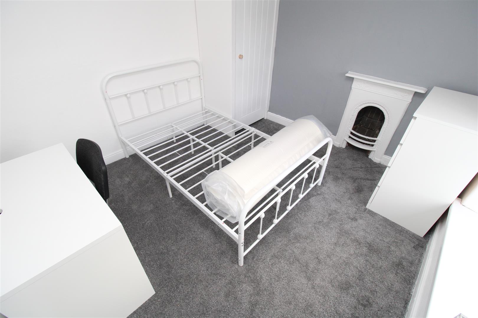 house - terraced for rent laura street