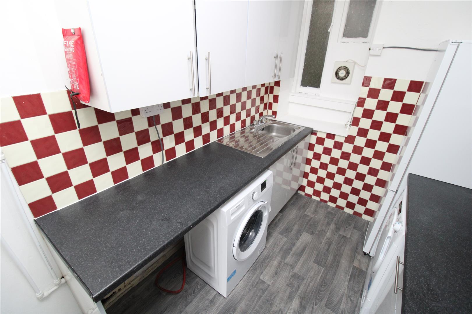 house - terraced for rent laura street