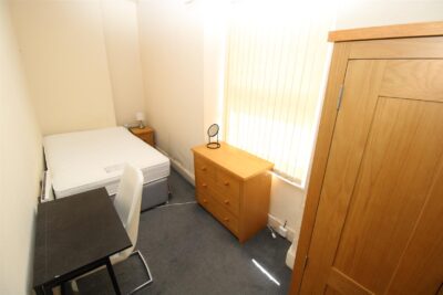 flat for rent wood road