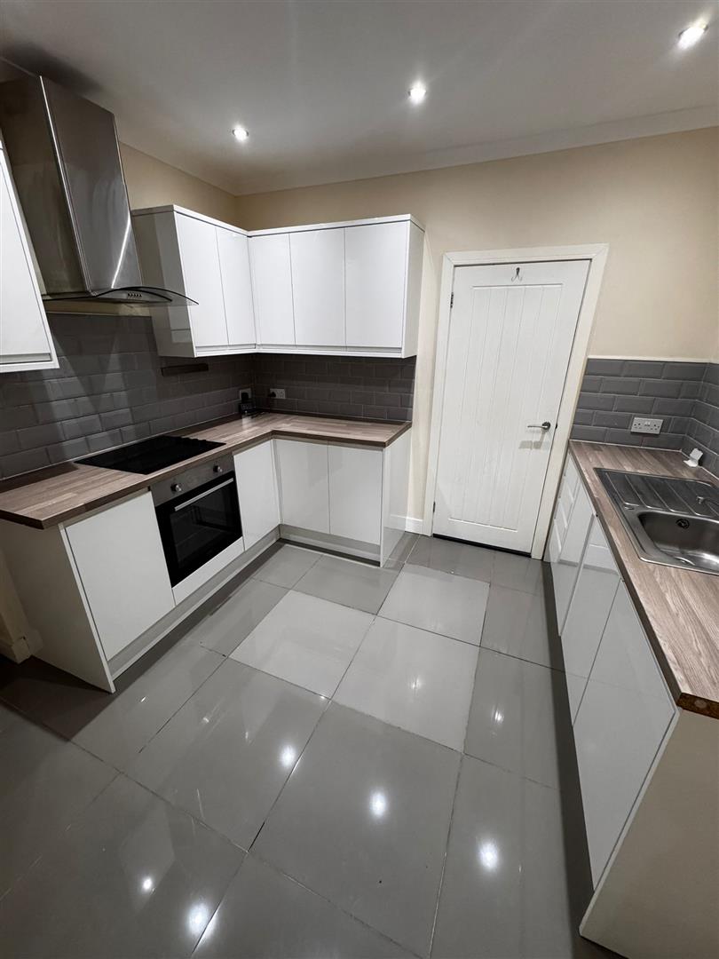 house - terraced for rent ton row