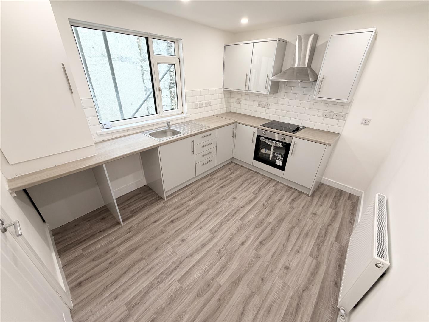 house - terraced for rent pentreguinea road