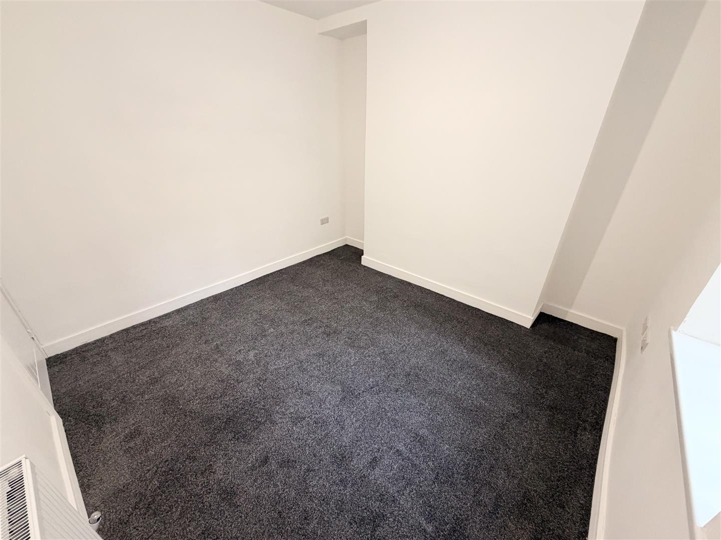 house - terraced for rent pentreguinea road