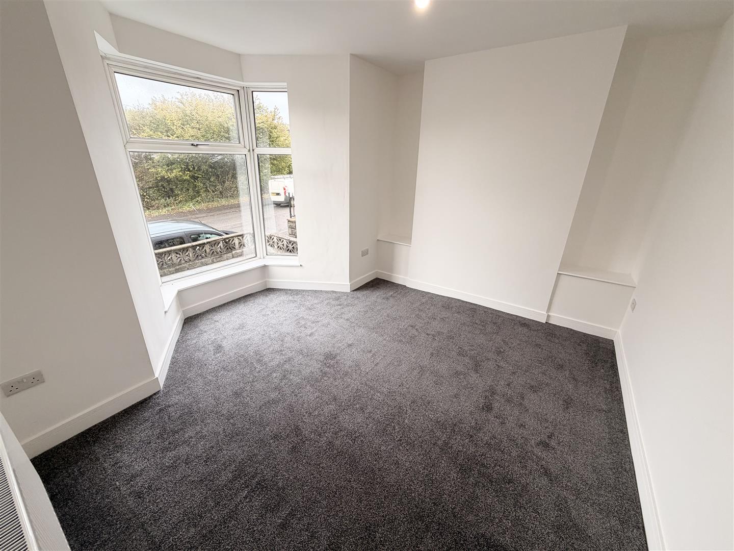 house - terraced for rent pentreguinea road