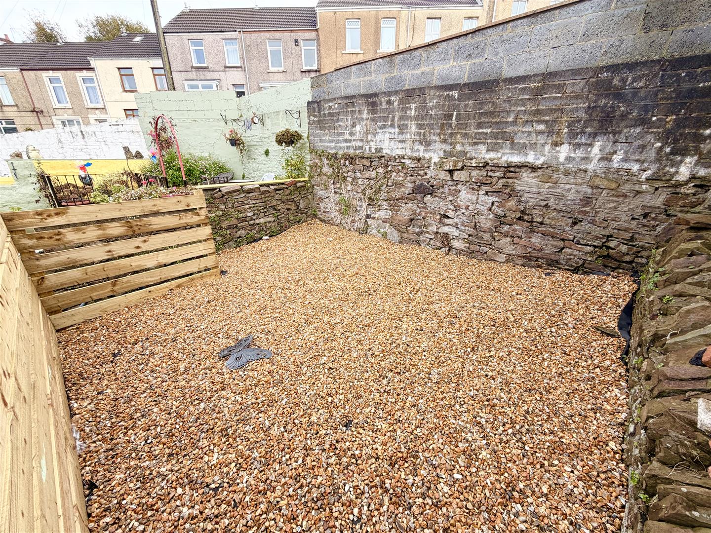 house - terraced for rent pentreguinea road