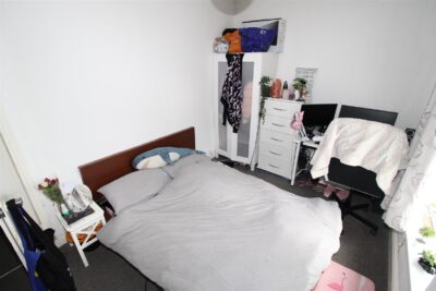 house - terraced for rent birchwood avenue