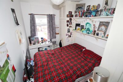 house - terraced for rent birchwood avenue