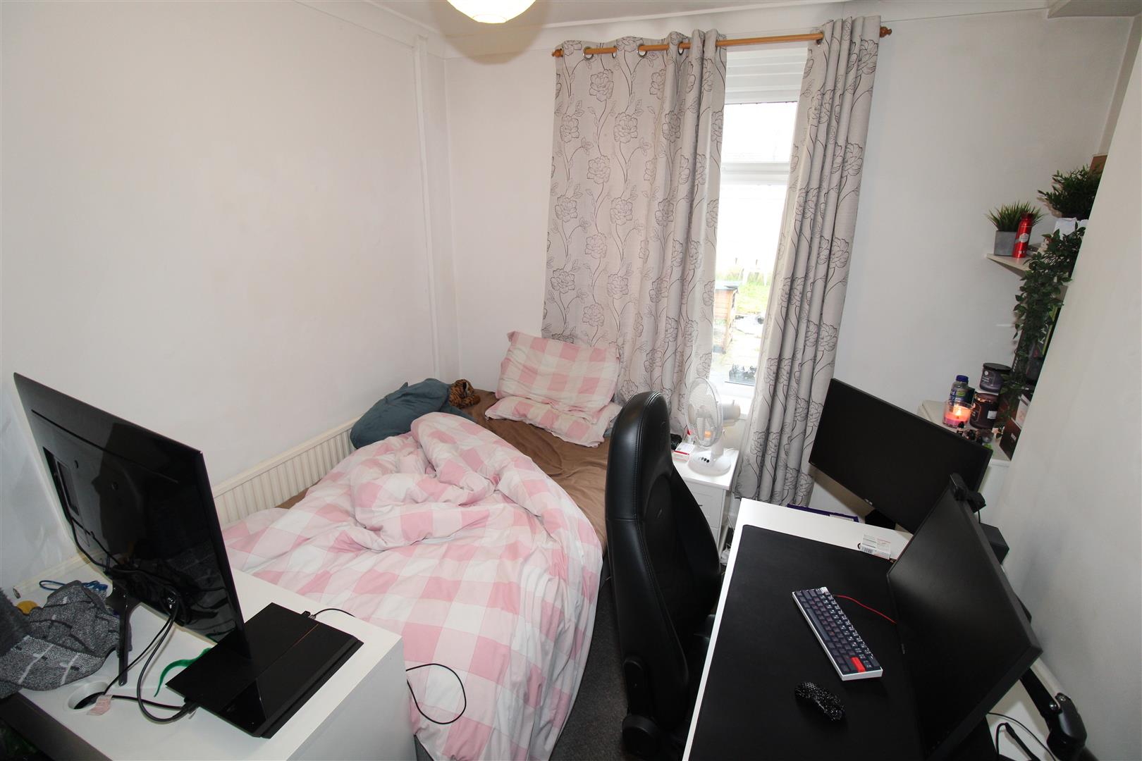 house - terraced for rent birchwood avenue