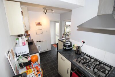 house - terraced for rent birchwood avenue