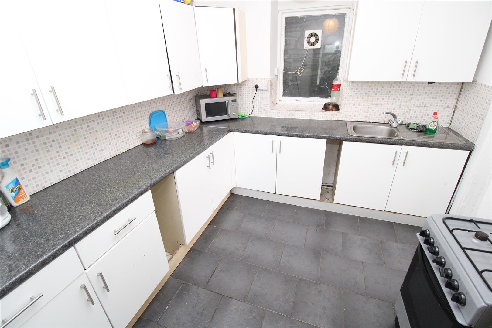 house - terraced for rent laura street
