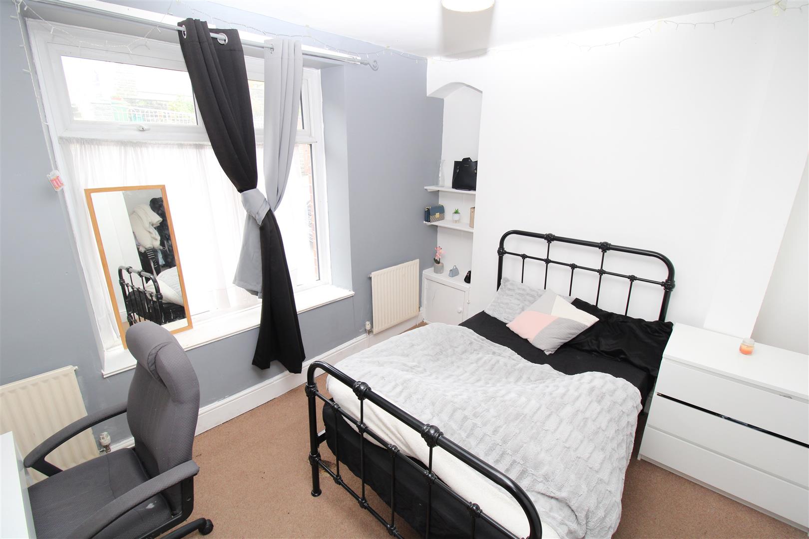 house - terraced for rent laura street