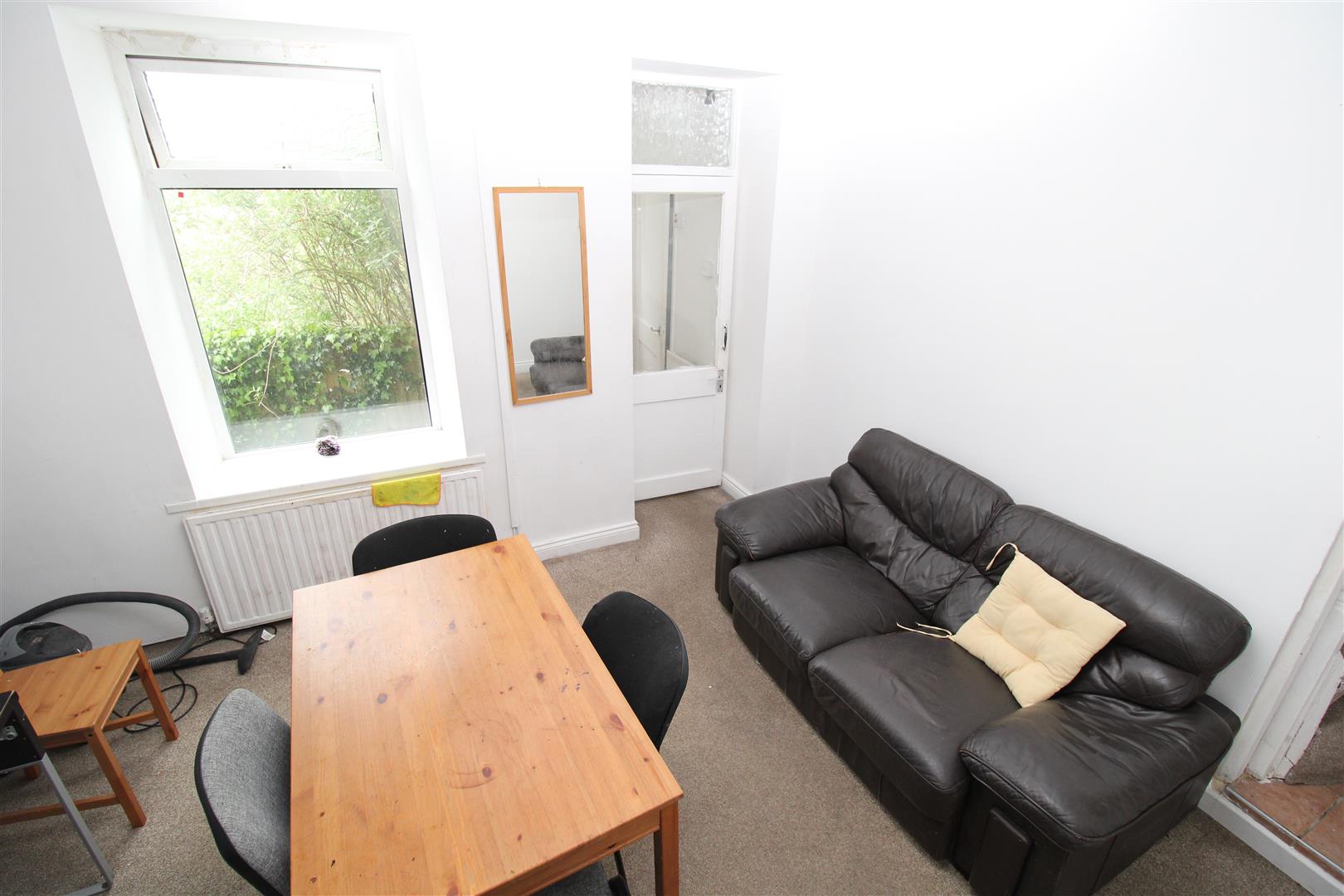 house - terraced for rent laura street