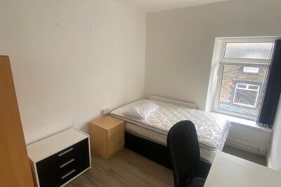 house - terraced for rent queen street