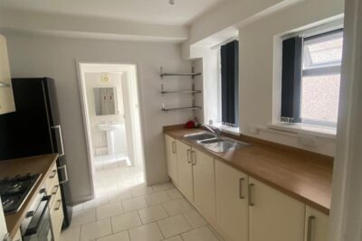 house - terraced for rent queen street