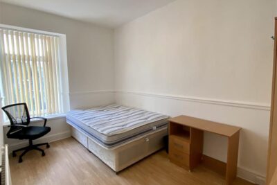 house - terraced for rent castle buildings