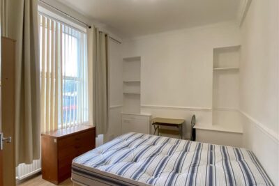 house - terraced for rent castle buildings