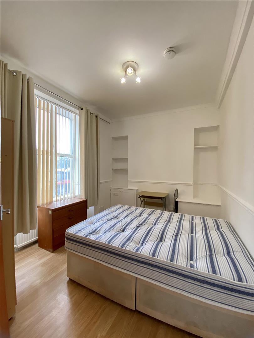 house - terraced for rent castle buildings