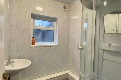 house - terraced for rent castle buildings