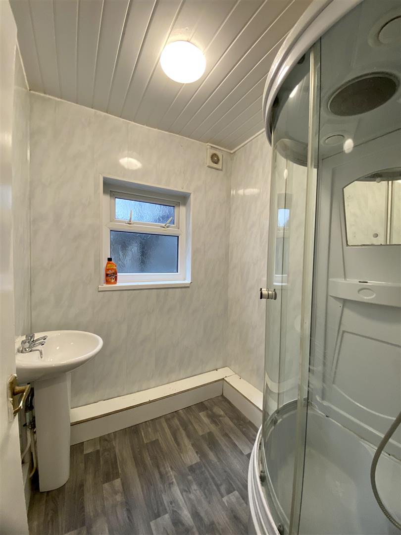 house - terraced for rent castle buildings